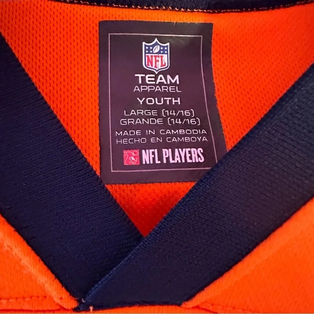 Youth denver broncos Jersey sz large 14-16 NFL football